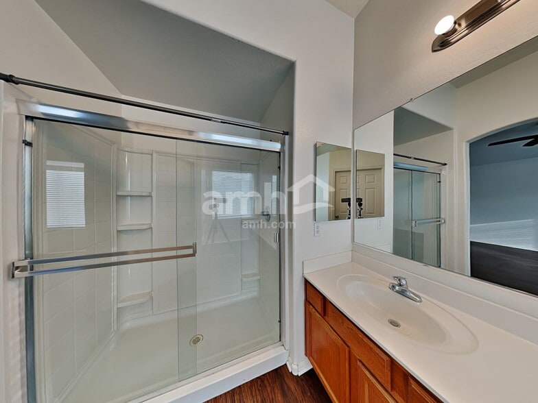 Building Photo - 4228 S 100th Dr