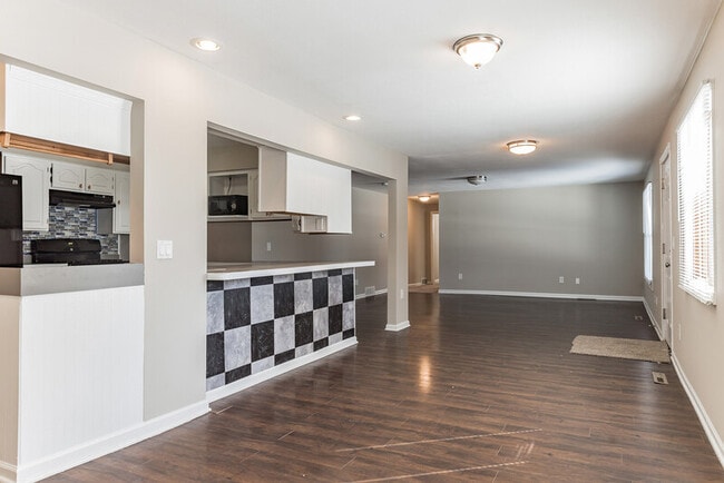 Building Photo - N1246 Walnut Rd