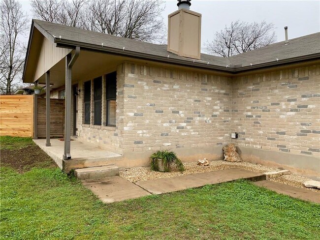 Building Photo - 1700 Rustlers Rd