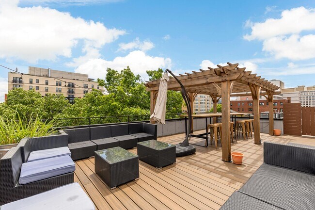Building Photo - 1109 M St NW