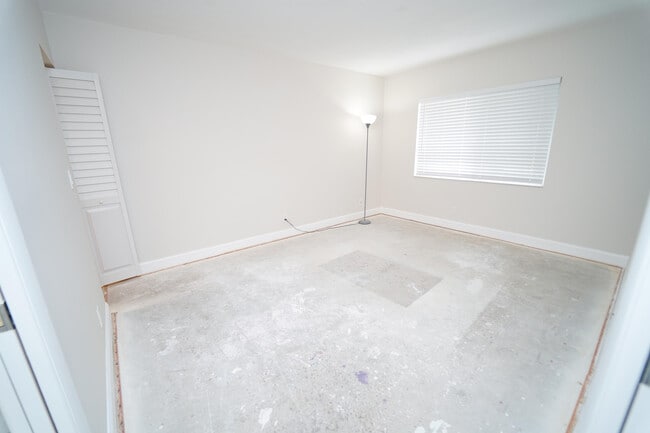 Building Photo - 2660 SW 22nd Ave