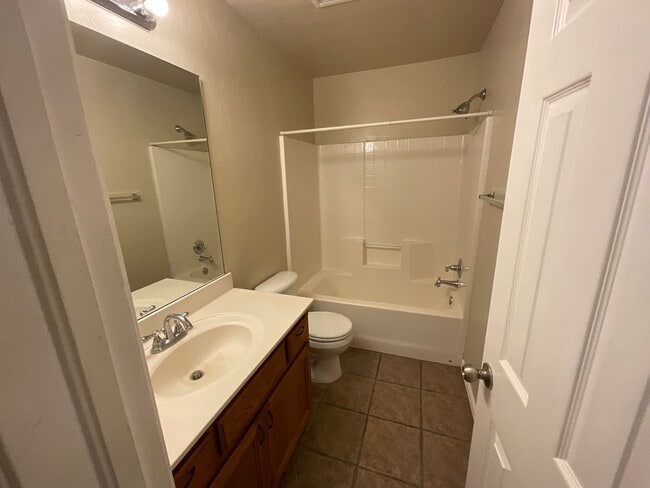 Building Photo - Beautiful 3 Bed 2 bath home!