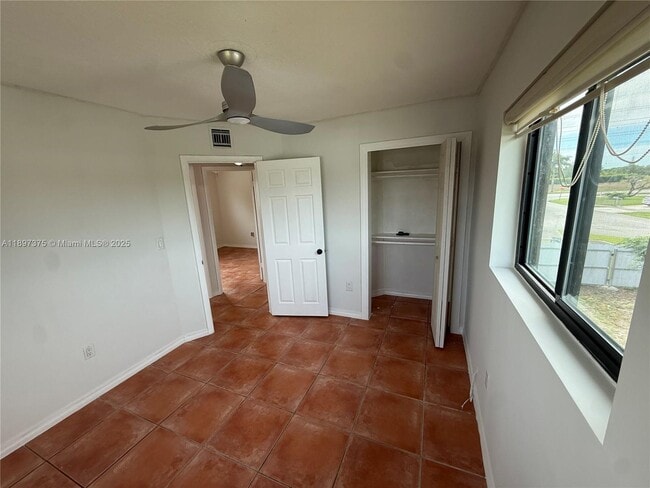 Building Photo - 10865 Gibson Dr