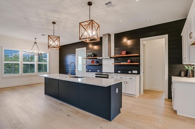 Building Photo - 935 Wesley Ridge Dr