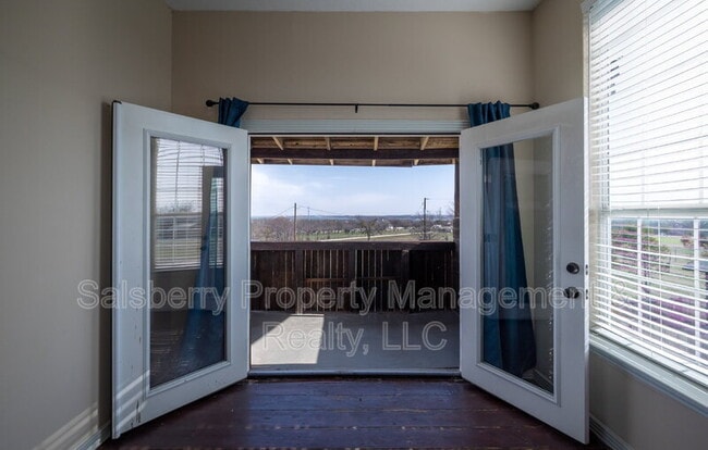 Building Photo - 7584 Ben Day Murrin Rd