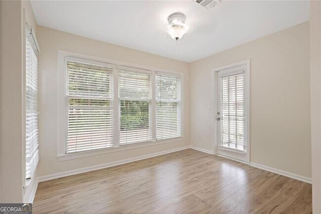 Building Photo - 911 Hollyfax Cir NE