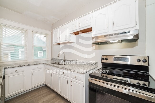 Building Photo - 2107 N Peoria Ave