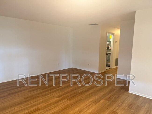 Building Photo - 225 Ranier Cove