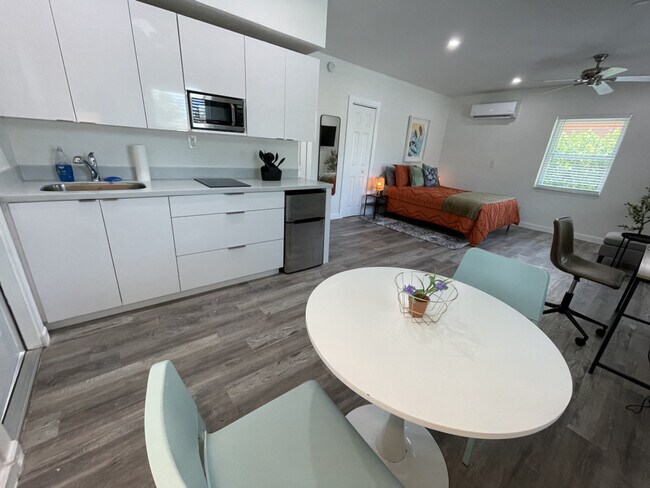 Building Photo - 522 NW 11th Ave