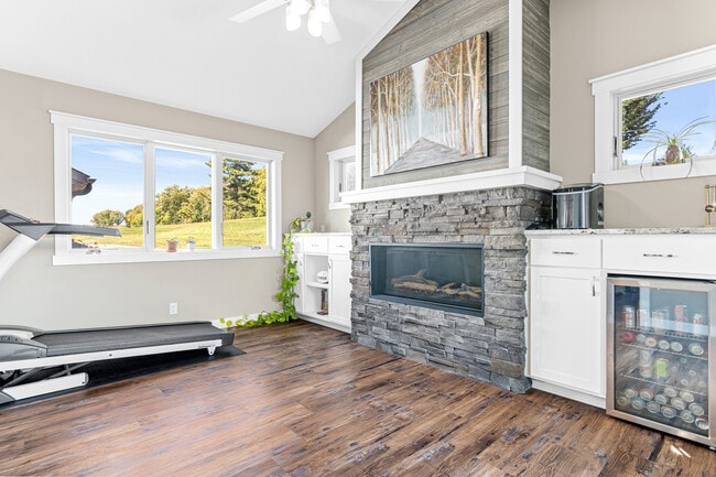 Building Photo - 898 Brentwood Cir