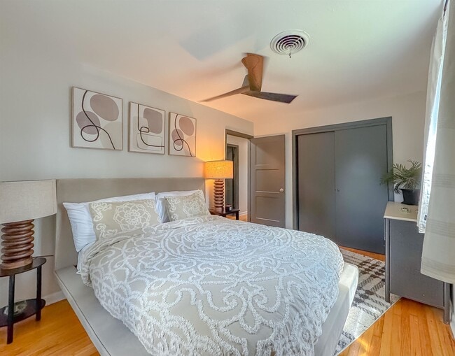 Building Photo - 1044 Seminole Dr