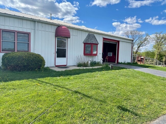 Primary Photo - Adorable Studio on Working Farm
