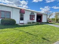 Building Photo - Adorable Studio on Working Farm