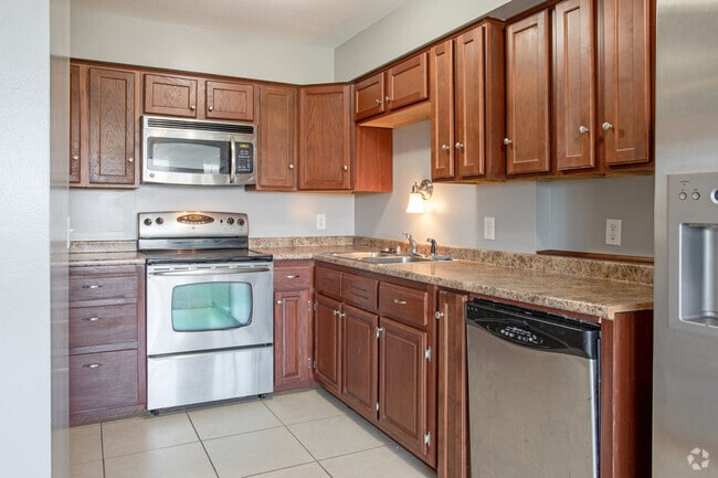 2BR, 1.5BA - 750 SF - Echo Rivers