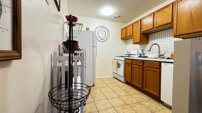 Building Photo - Westside - (Anklam and Silverbell) 2 bedro...