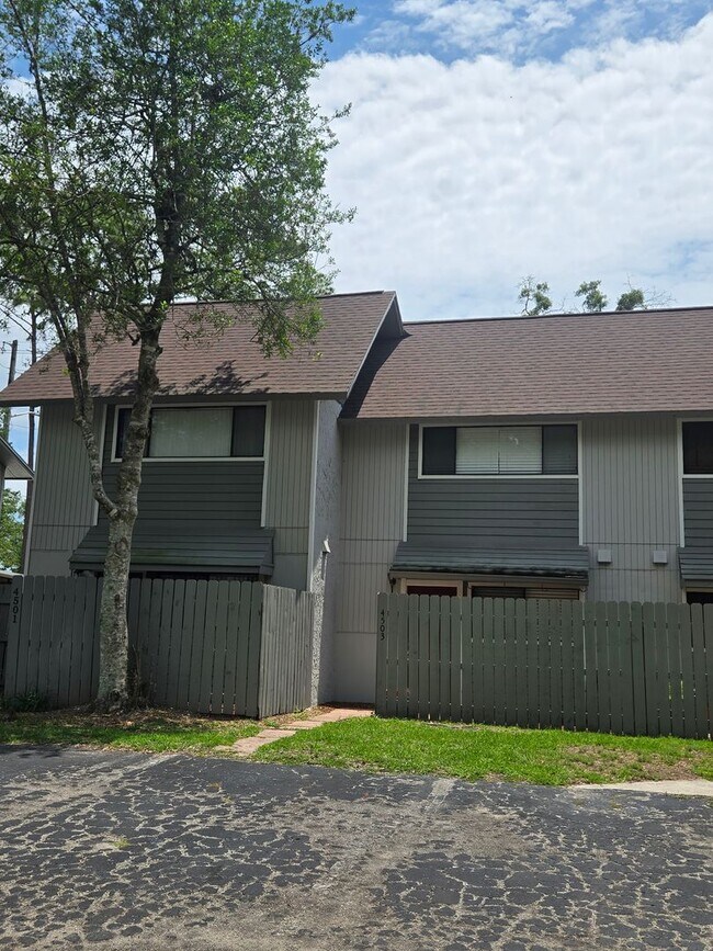 Building Photo - Charming 2-bedroom, 1.5-bath in the desirable Bellamy Forge