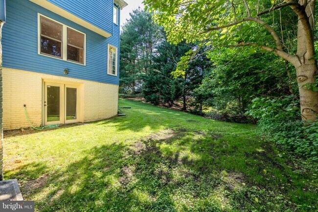 Building Photo - 210 King Johns Ct