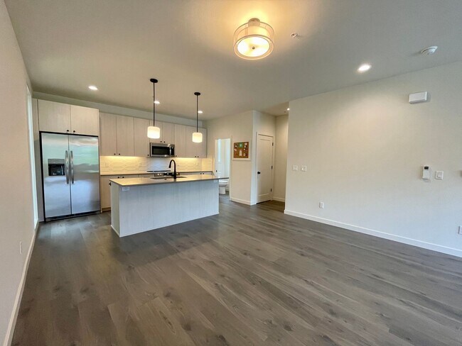 Building Photo - Sellwood-Moreland 2 Bedroom 2.5 Bath BRAND NEW Condo Convienent to OHSU~ Includes A/C and Washer ...
