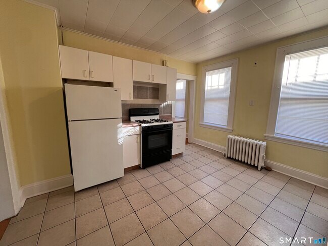 Building Photo - 2125 E Main St