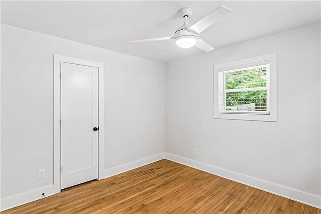 Building Photo - 425 Holderness St SW