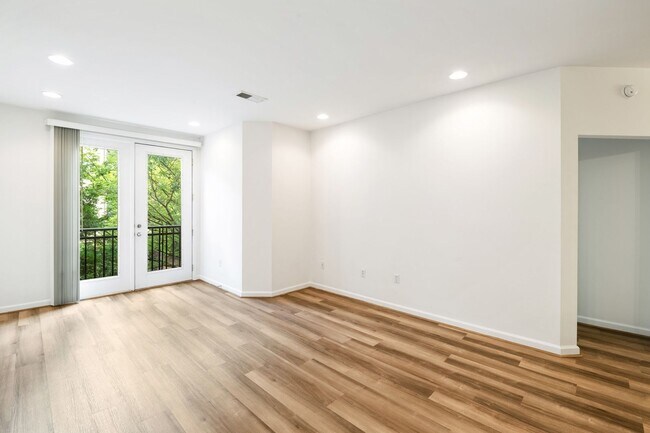 Building Photo - 1BR, 1Ba Condo in Walker Square