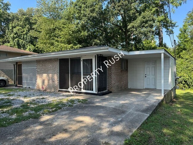 Primary Photo - 1017 N Larchmont Dr