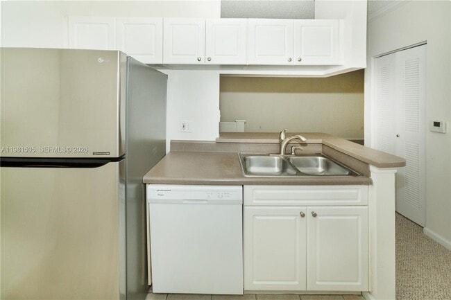 Building Photo - 17145 N Bay Rd