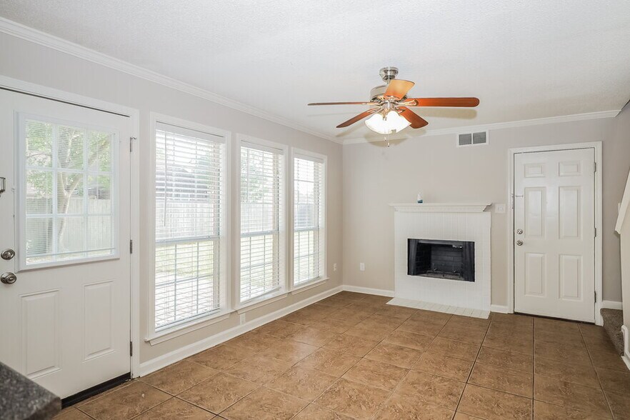 Building Photo - 6671 Hidden Fern Ln E