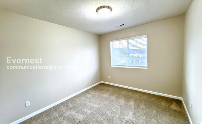 Building Photo - 17340 SE Elias Ct