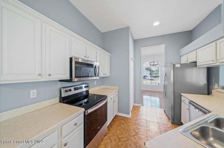 Building Photo - 525 Justine Ave NW