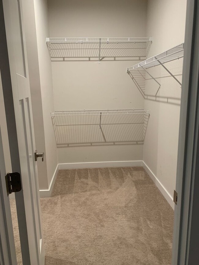 Building Photo - 4-bedroom, 3.5-bath townhouse in Dye Estates