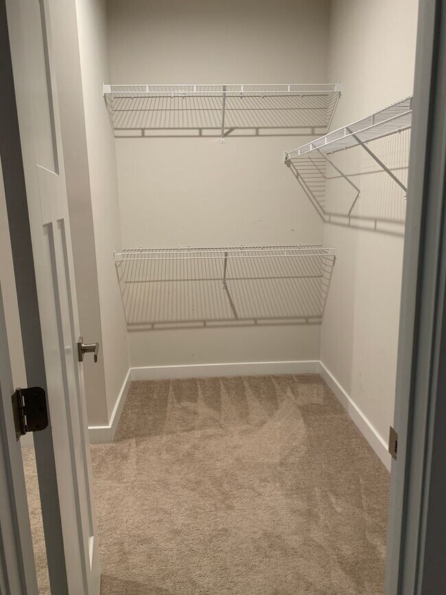Building Photo - AUGUST SPECIAL!!! 4-bedroom, 3.5-bath town...