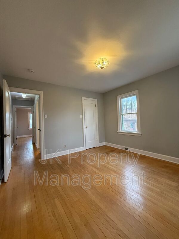 Building Photo - 115 16th St N