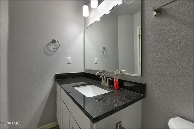 Building Photo - 552 Logwood Ave