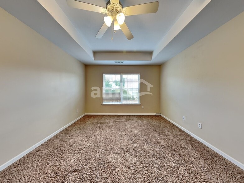Building Photo - 6 Roberts Hill Dr