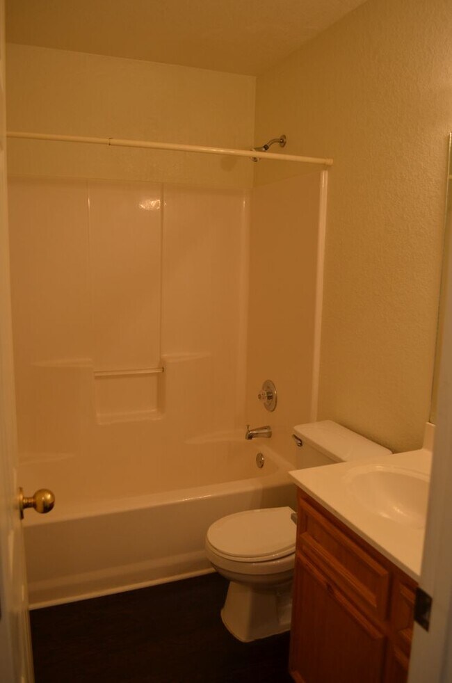 Building Photo - 2208 Wildewood Dr