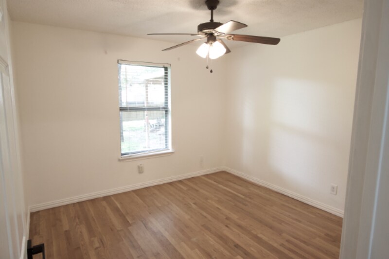 Building Photo - 320 Heneretta Dr