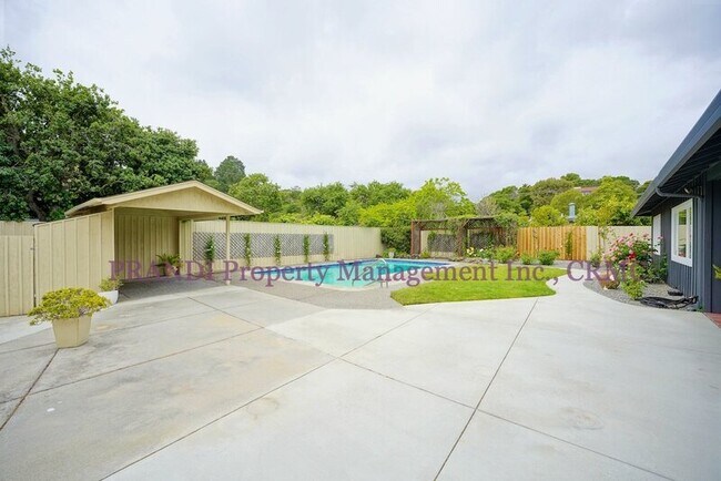 Building Photo - 51 Locksly Ln