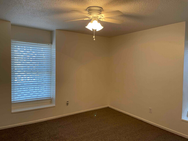 Building Photo - 1347 65th Dr