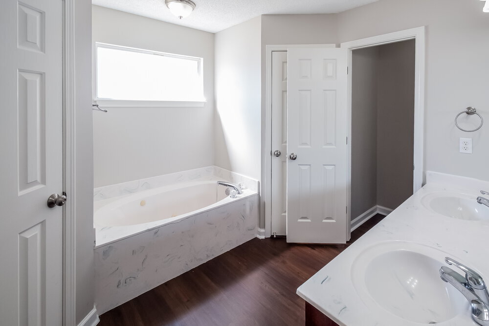 Building Photo - 3455 Pendulum Dr N