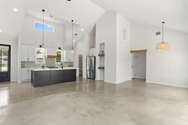 Building Photo - 22206 Briarcliff Dr