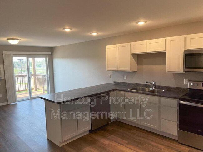 Building Photo - 601 17th Avenue Southwest