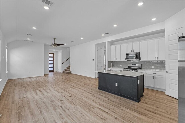 Building Photo - 1925 Ruger Pass