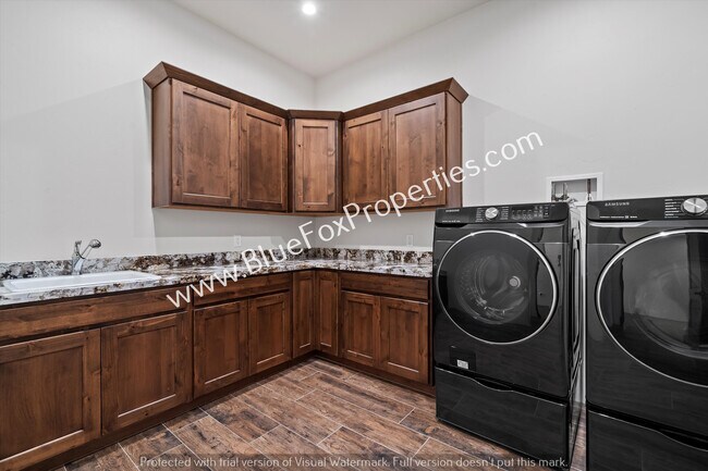 Building Photo - 13037 N Red Quail Pl
