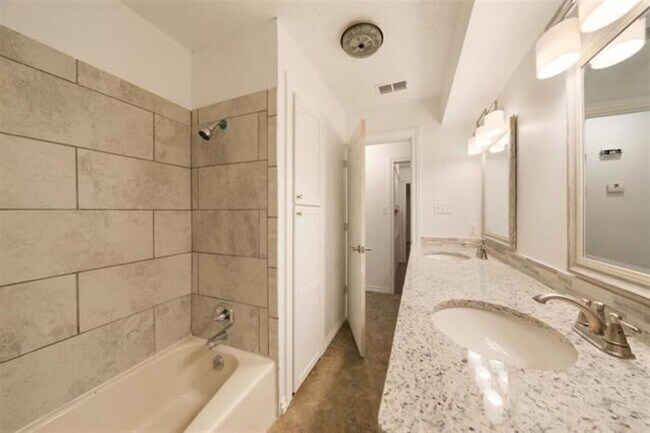 Building Photo - 3010 NE Lancaster Ln