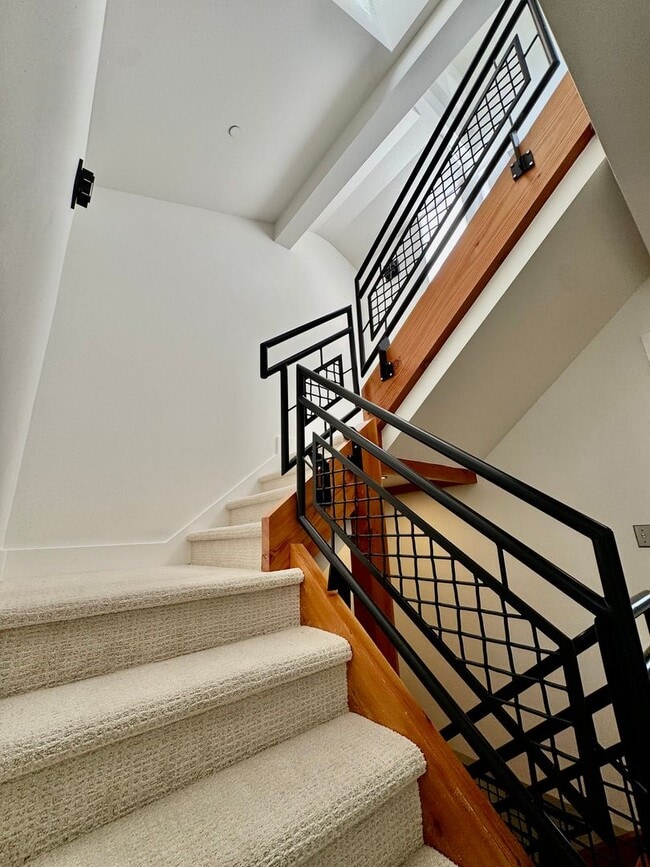 Building Photo - Stunning Fremont Townhome - Incredible Loc...
