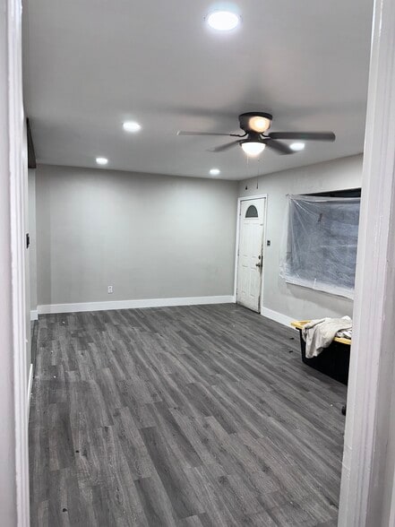 Building Photo - 429 Ventura Ave