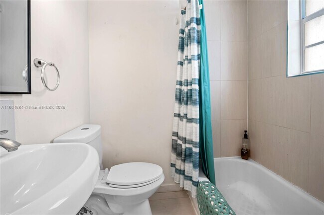 Building Photo - 335 Ocean Dr