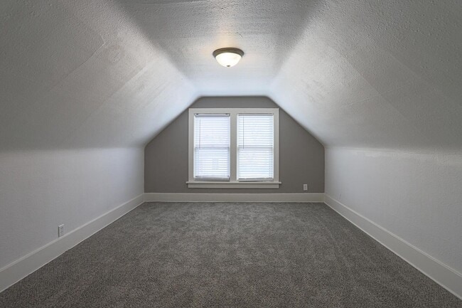 Building Photo - 2028 7th Ave