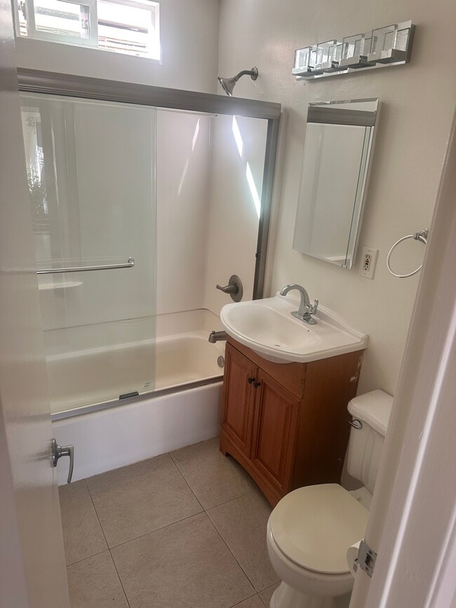 Building Photo - Rochester Gardens